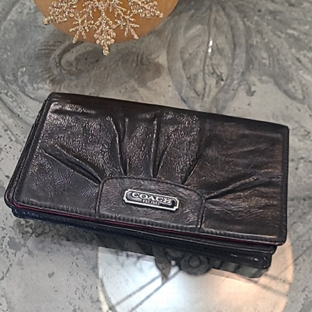 COACH PATENT LEATHER CLUTCH WALLET NEW